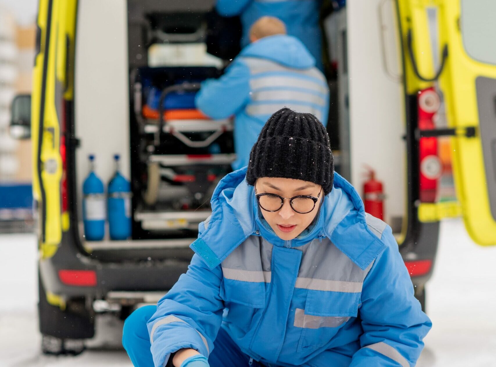 paramedic-in-blue-workwear-and-gloves-looking-for-2025-03-15-21-33-30-utc (2)